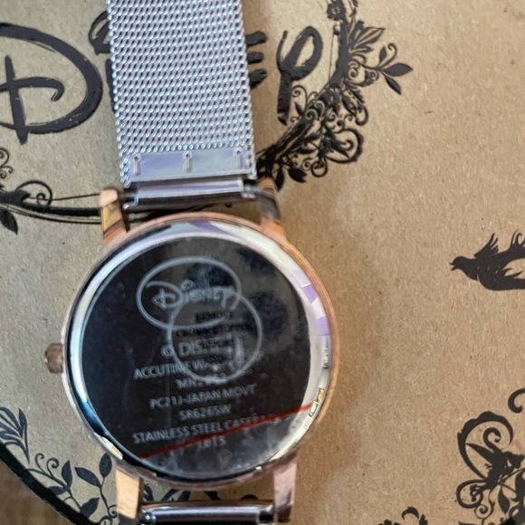 Women’s Minnie Mouse watch - Picture 4 of 4